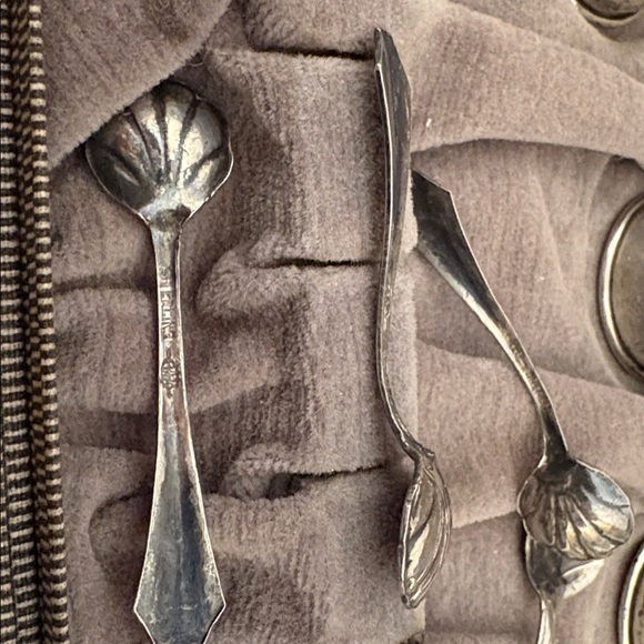 Elegant Sterling Silver Salt Cellar Set - Picture 12 of 12